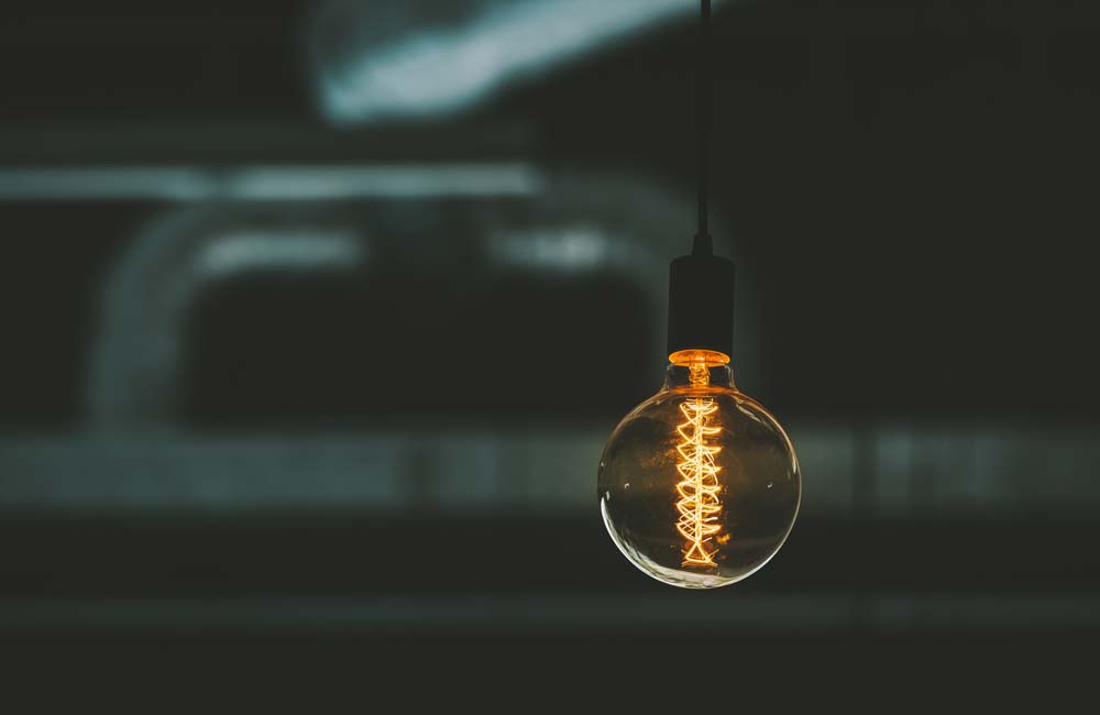 Historia de la Electricidad: Inventores y Hechos Clave