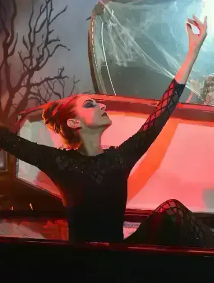 Draculina, el Musical · Familiar en Sala La Llotja de Elche (Domingo 15 de noviembre de 2026 · 12:00 h)
