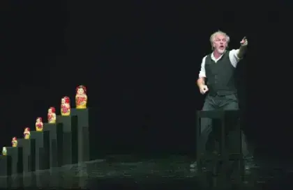 Con viva voce, la storia di Ivan e il lupo grigio · Familiar en Sala La Tramoia de Elche (Vie 6 nov · 18:00 h (Familiar) | 4–6 nov · 10:30 h (Escolar))